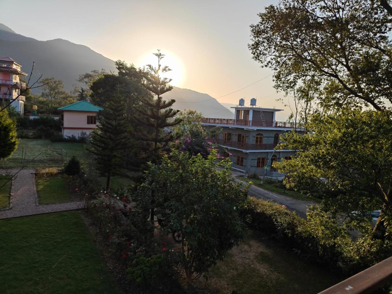 Aditya Homestay Bir-Billing Surrounded By Mountains Экстерьер фото